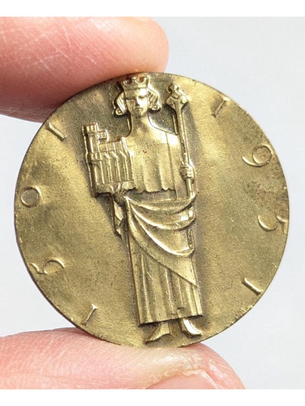 1501-1951 Basil Switzerland gold tone badge, Huguenin Locle Sc. pinback brooch